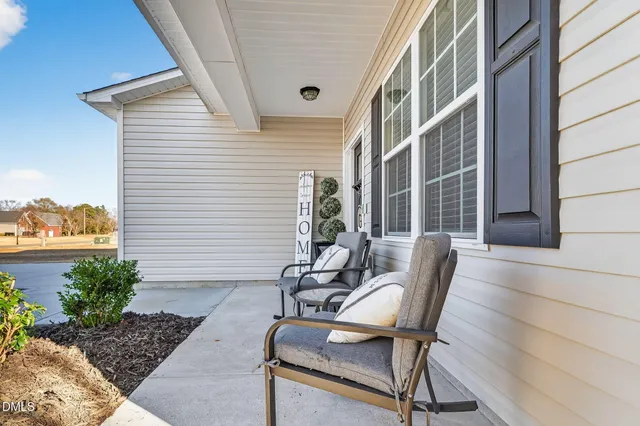 $379,000 | 108 Pointe Drive, La Grange, NC 28551