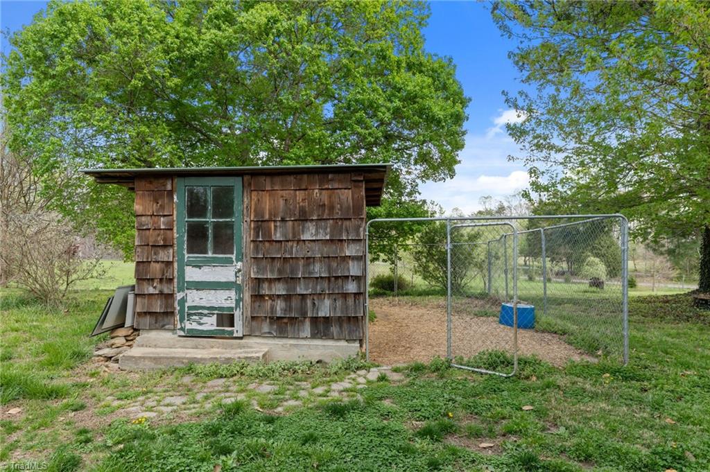 256 Bear Road Madison, NC 27025 - Photo 31 of 50