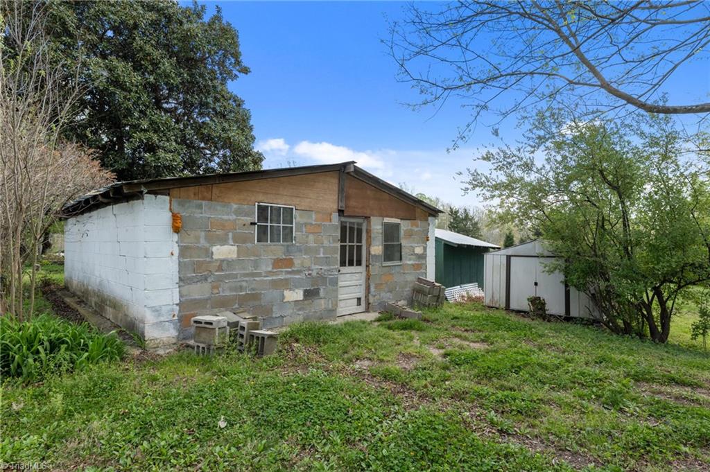 256 Bear Road Madison, NC 27025 - Photo 33 of 50