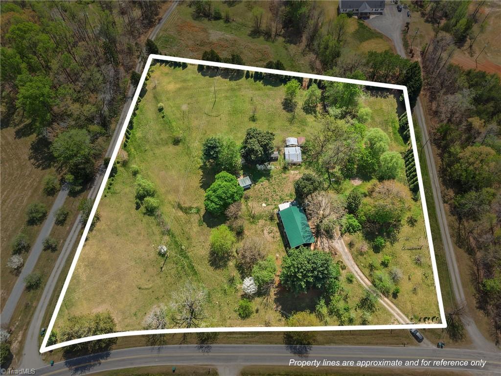 256 Bear Road Madison, NC 27025 - Photo 4 of 50