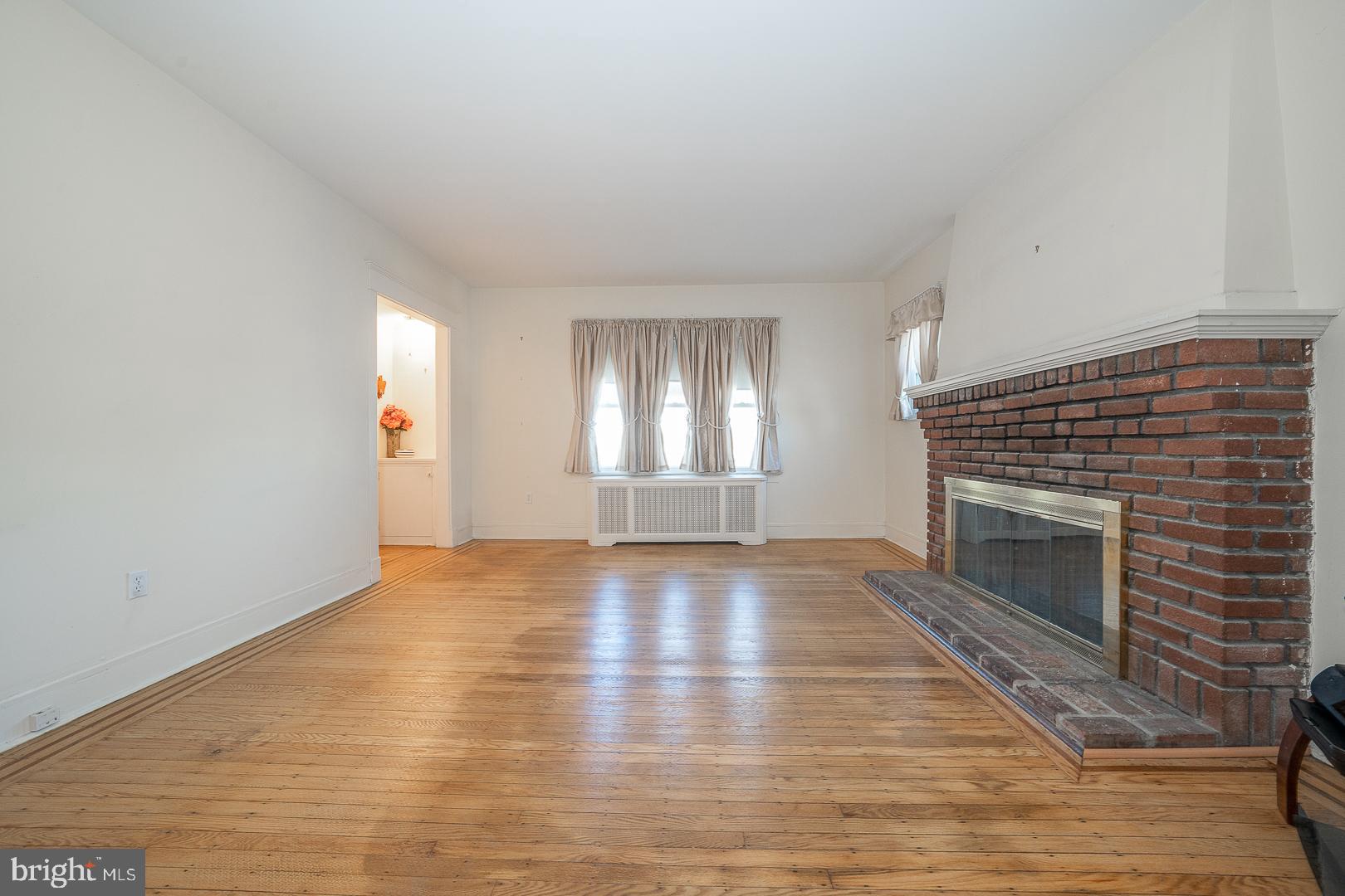 63 Barren Road Newtown Square, PA 19073 - Photo 8 of 52 Living room