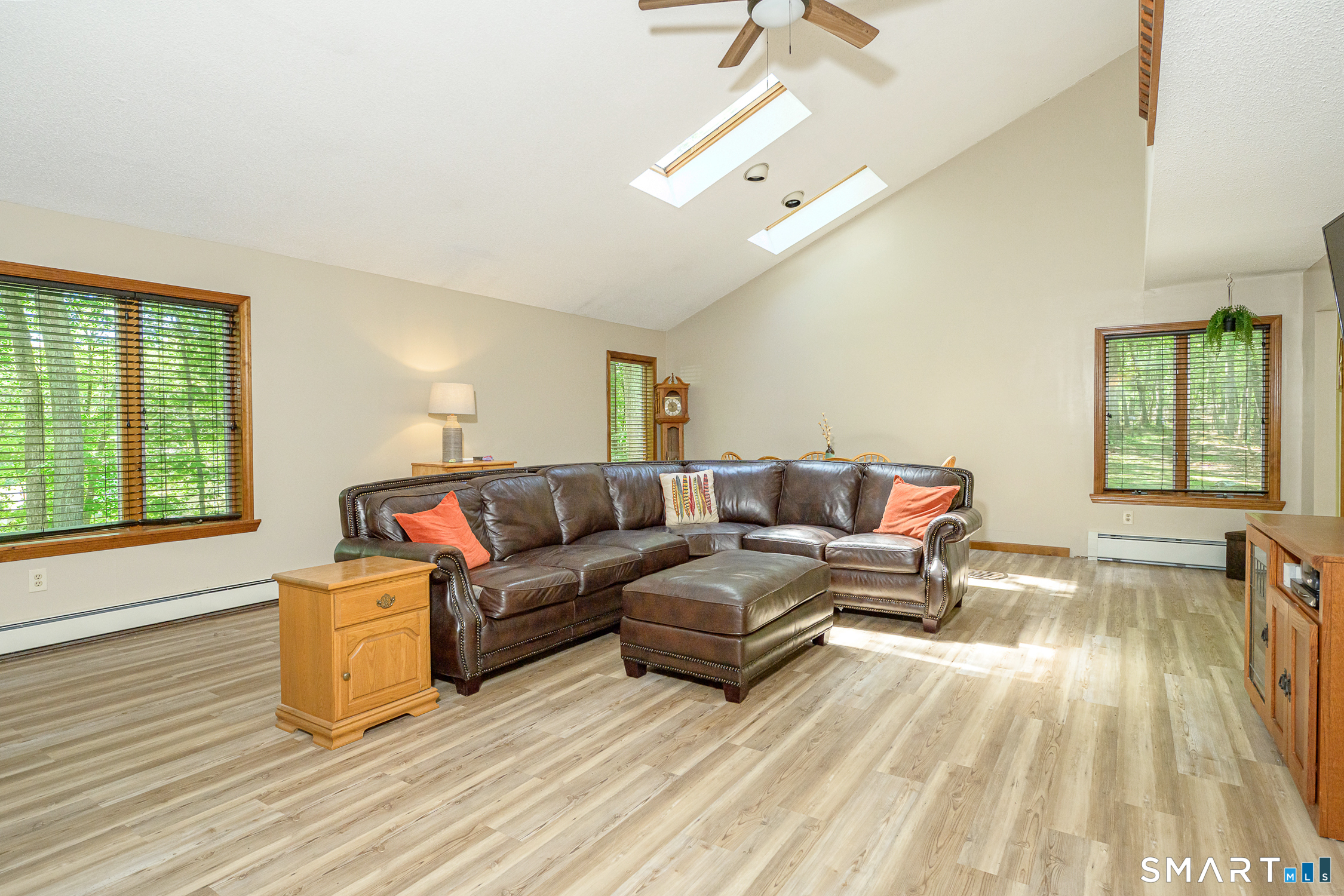 81 White Plains Road Norwich, CT 06360 - Photo 5 of 29