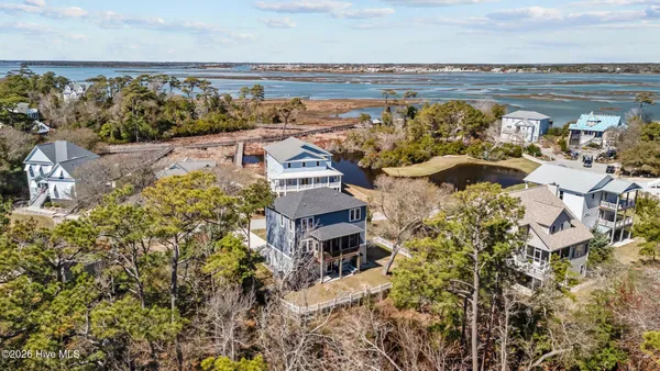 $899,000 | 310 Lord Berkley Drive, Emerald Isle, NC 28594