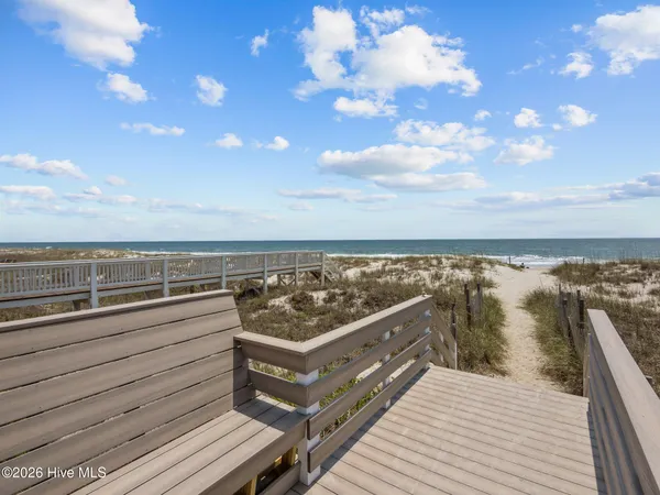 $899,000 | 310 Lord Berkley Drive, Emerald Isle, NC 28594