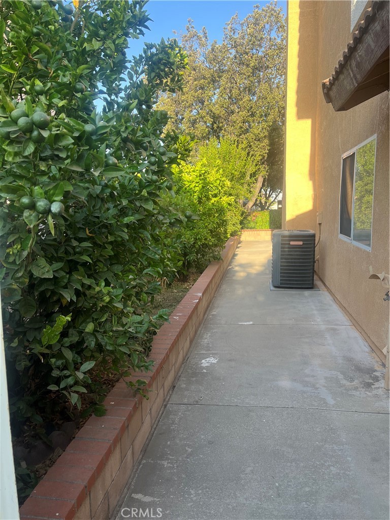7784 Silver Buckle Road Highland, CA 92346 - Photo 5 of 11 a view of a terrace with a garden