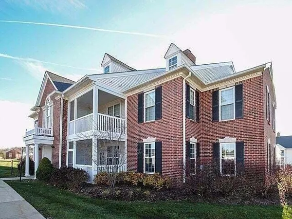 $2,200 | 856 East Summerfield Glen Circle, Unit 117, Ann Arbor, MI 48103