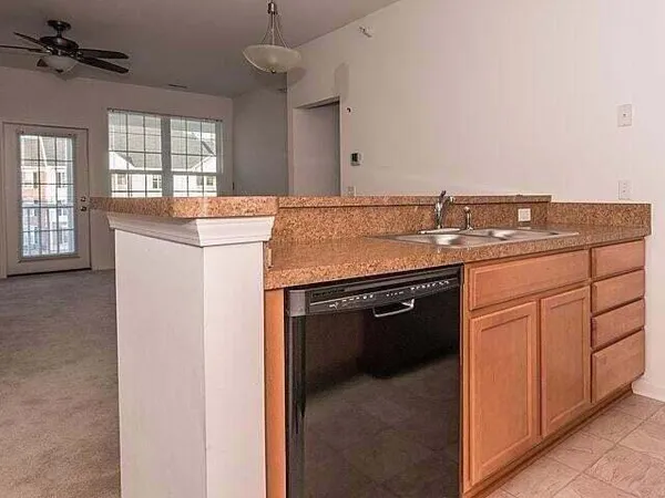 $2,200 | 856 East Summerfield Glen Circle, Unit 117, Ann Arbor, MI 48103