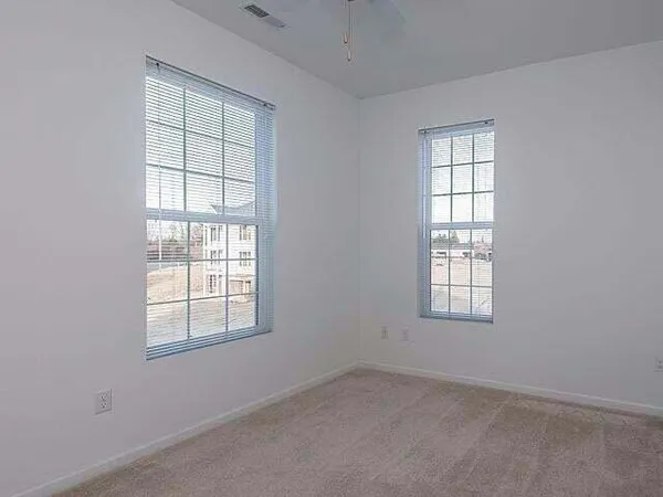 $2,200 | 856 East Summerfield Glen Circle, Unit 117, Ann Arbor, MI 48103