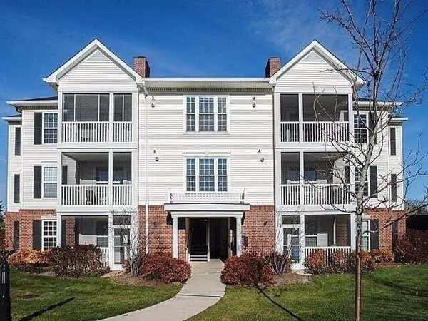 $2,200 | 856 East Summerfield Glen Circle, Unit 117, Ann Arbor, MI 48103