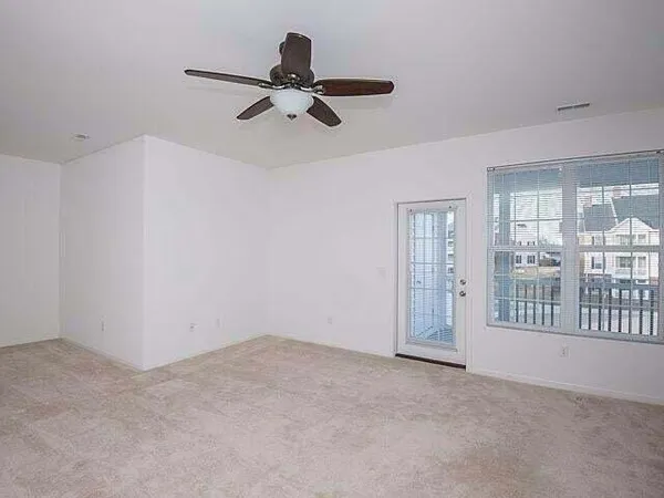 $2,200 | 856 East Summerfield Glen Circle, Unit 117, Ann Arbor, MI 48103