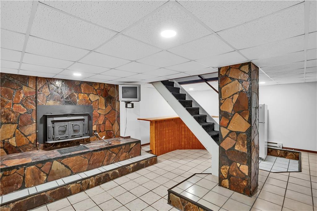 143 Northview Circle Beaver, PA 15009 - Photo 33 of 41 a living room with furniture