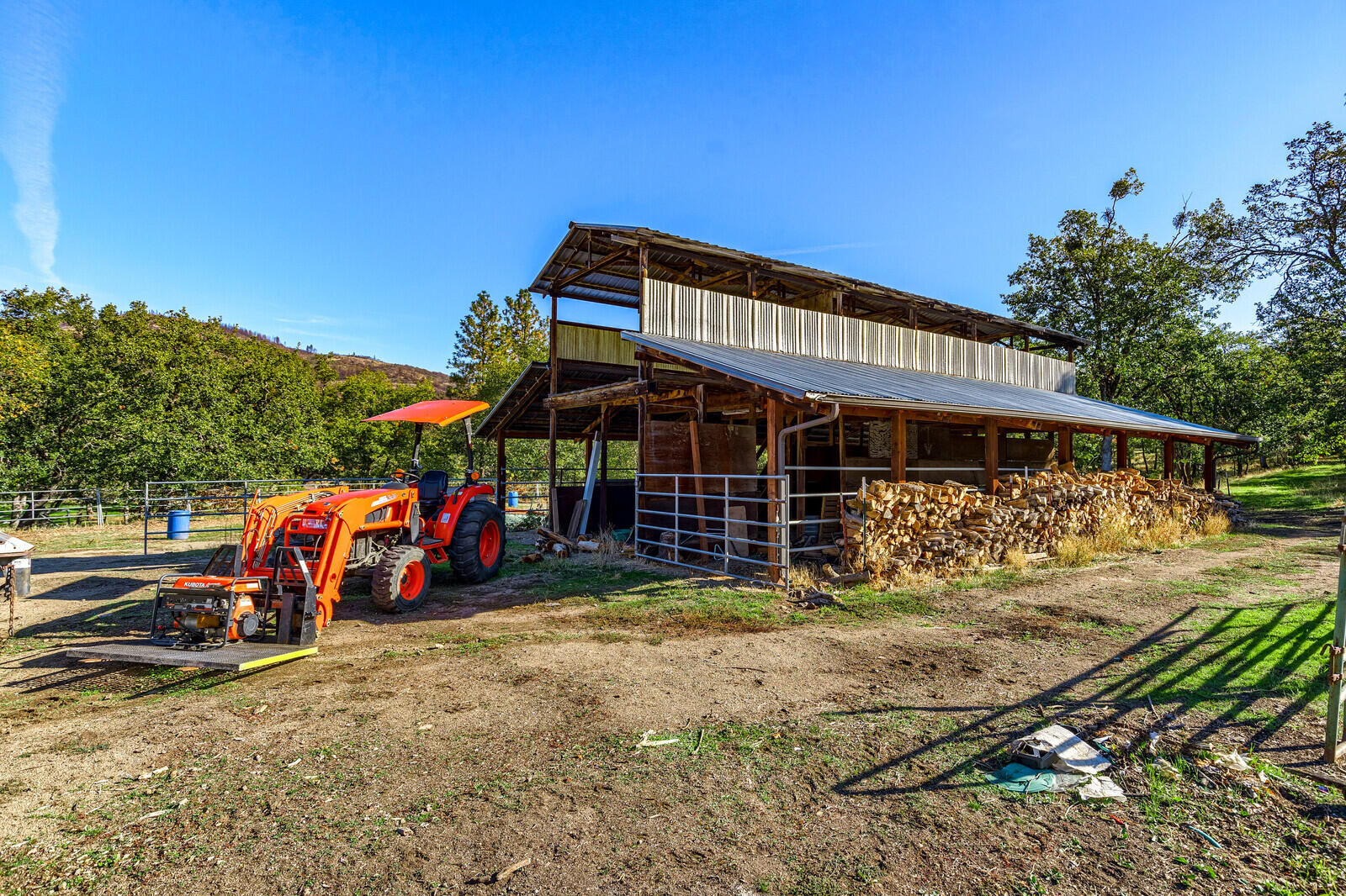 1477 Worthington Road Eagle Point, OR 97524 - Photo 51 of 65 52-Hay Barn