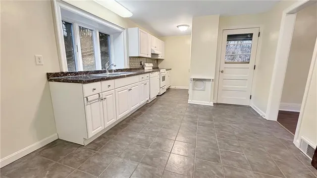 $1,895 | 170 Stone Quarry Road, Aliquippa, PA 15001