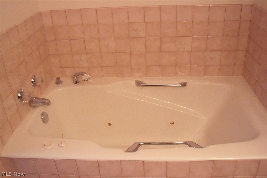 450 Orchardview Road Independence, OH 44131 - Photo 15 of 33 Relaxing Jacuzzi tub in first floor bath