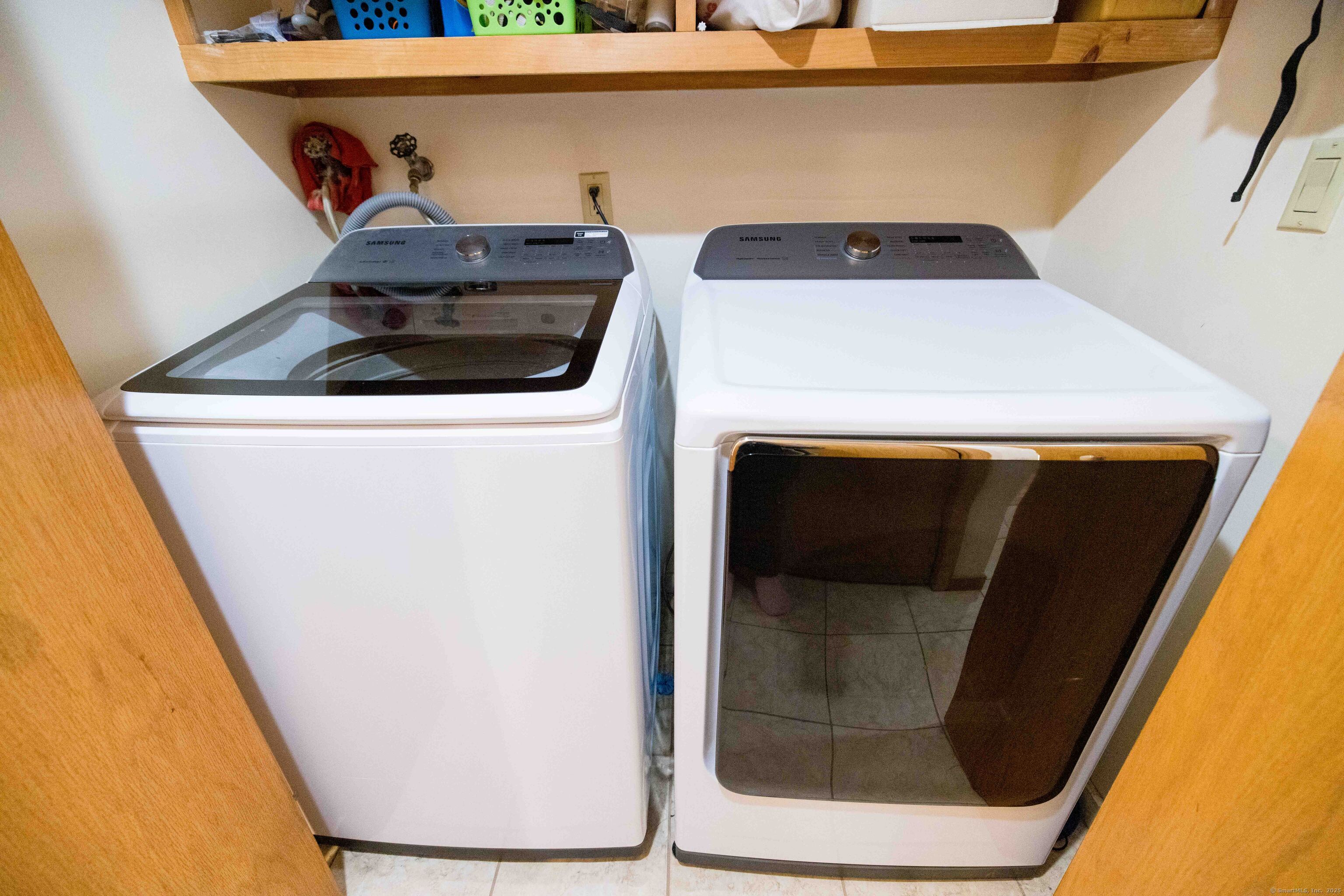 18 Clifford Avenue Tolland, CT 06084 - Photo 15 of 40 a utility room with washer and dryer