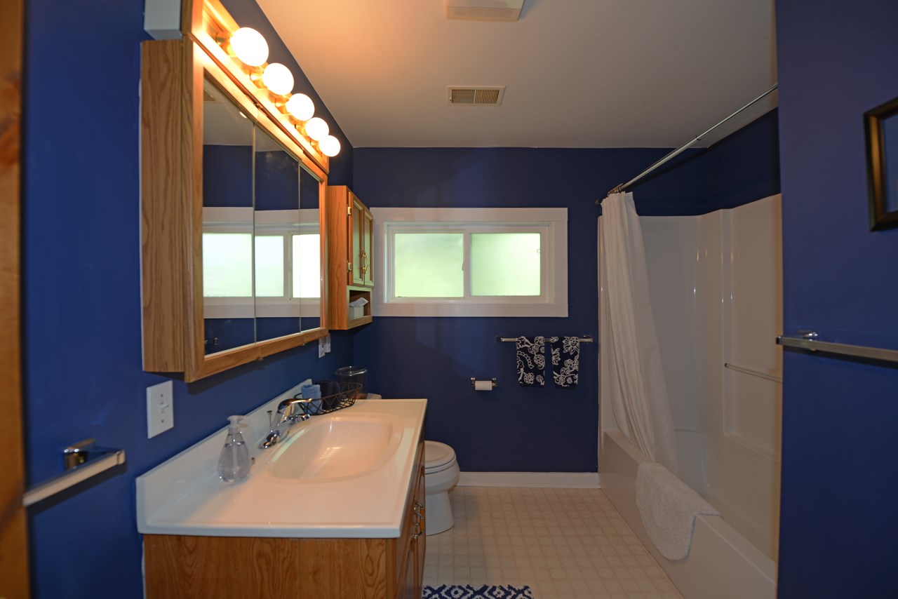 8530 South Lakeview Road Traverse City, MI 49684 - Photo 26 of 31 1800958-25.JPG