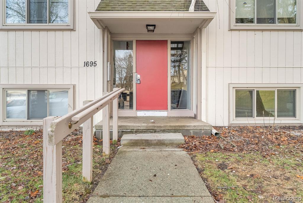 1695 Riverside Drive, Unit 8 Rochester Hills, MI 48309 - Photo 3 of 23