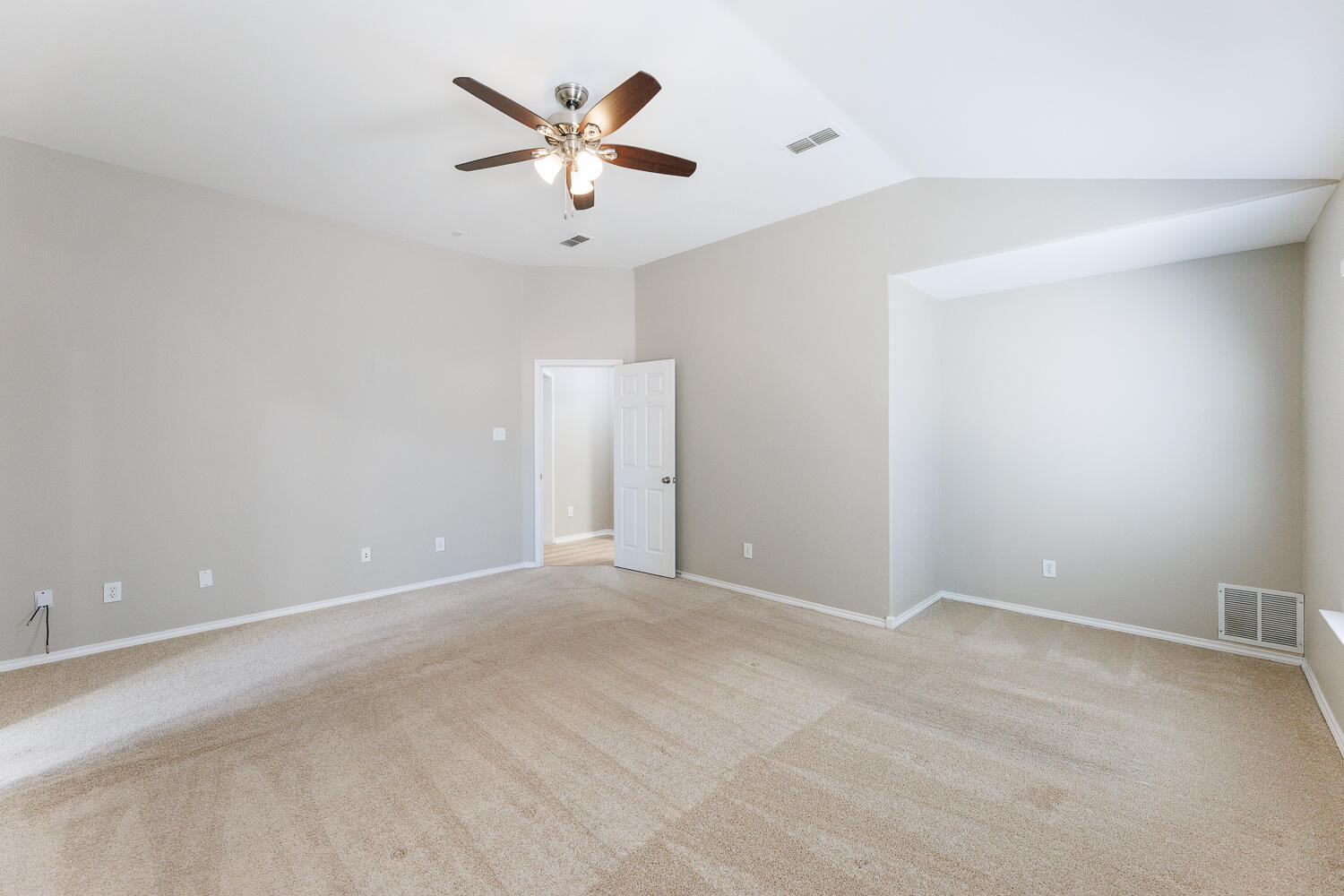 10602 Clinton Avenue Lubbock, TX 79424 - Photo 25 of 45 -