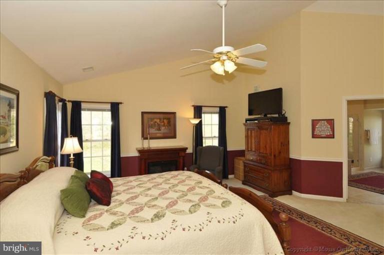 18704 Severn Road Gaithersburg, MD 20879 - Photo 11 of 30 Master Bedroom #2