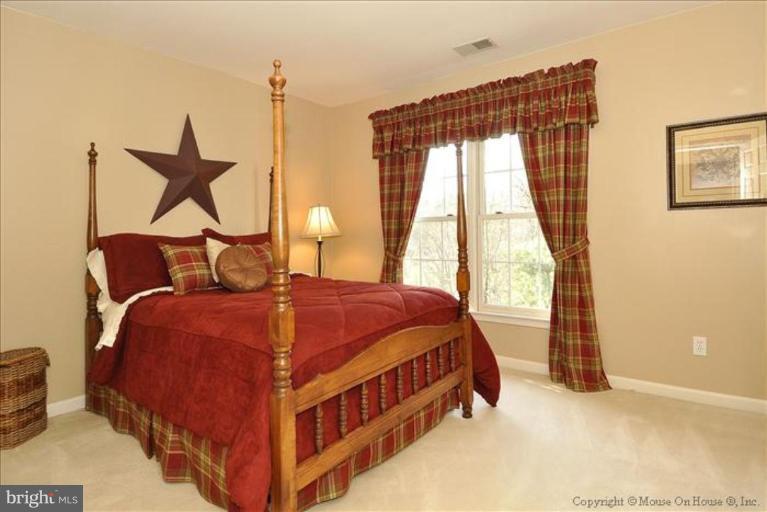 18704 Severn Road Gaithersburg, MD 20879 - Photo 18 of 30 Bedroom #4