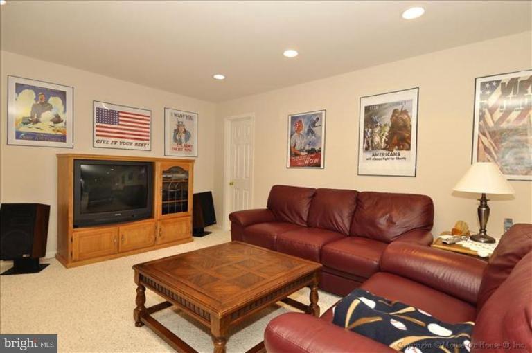 18704 Severn Road Gaithersburg, MD 20879 - Photo 21 of 30 Finished Lower Level