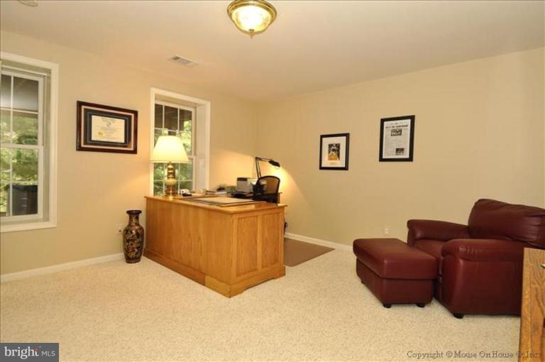 18704 Severn Road Gaithersburg, MD 20879 - Photo 28 of 30 Bedroom #5