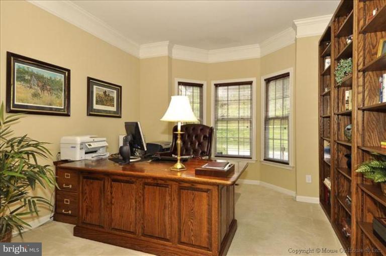 18704 Severn Road Gaithersburg, MD 20879 - Photo 4 of 30 Den