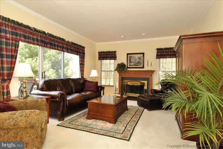 18704 Severn Road Gaithersburg, MD 20879 - Photo 6 of 30 Family Room
