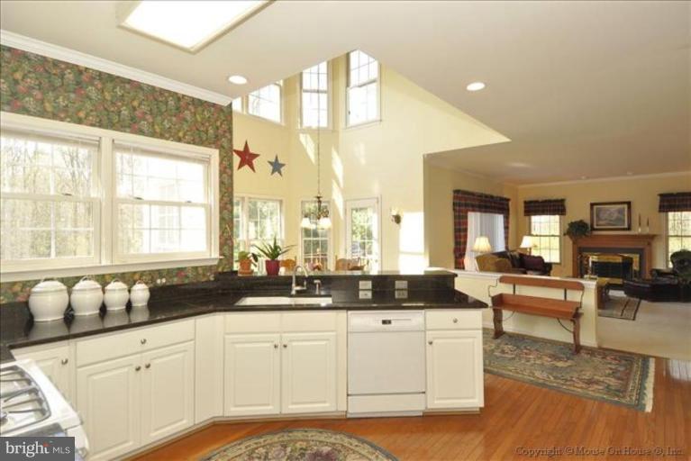 18704 Severn Road Gaithersburg, MD 20879 - Photo 8 of 30 Kitchen