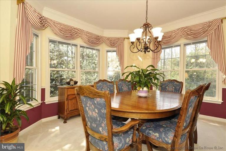 18704 Severn Road Gaithersburg, MD 20879 - Photo 9 of 30 Dining Room
