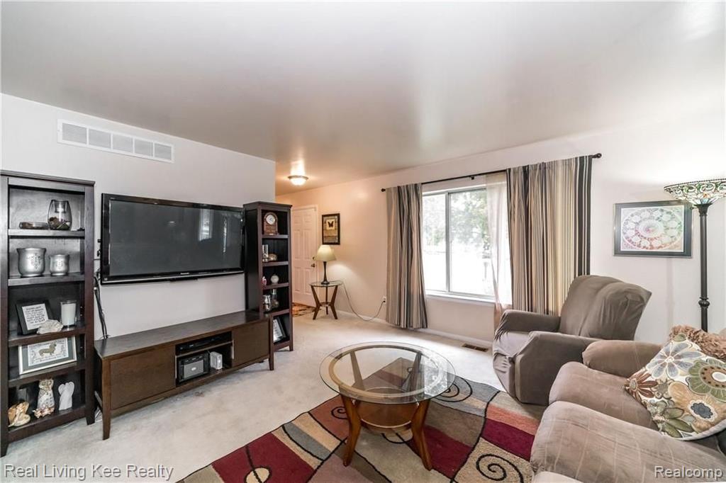 1642 Dancer Drive Rochester Hills, MI 48307 - Photo 5 of 35