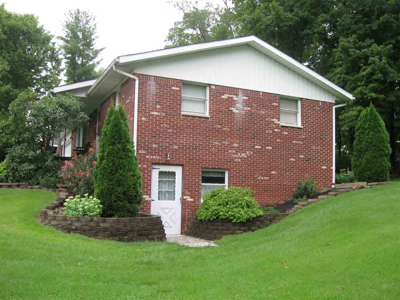 2224 North Pike Road Bedford, IN 47421 - Photo 2 of 20
