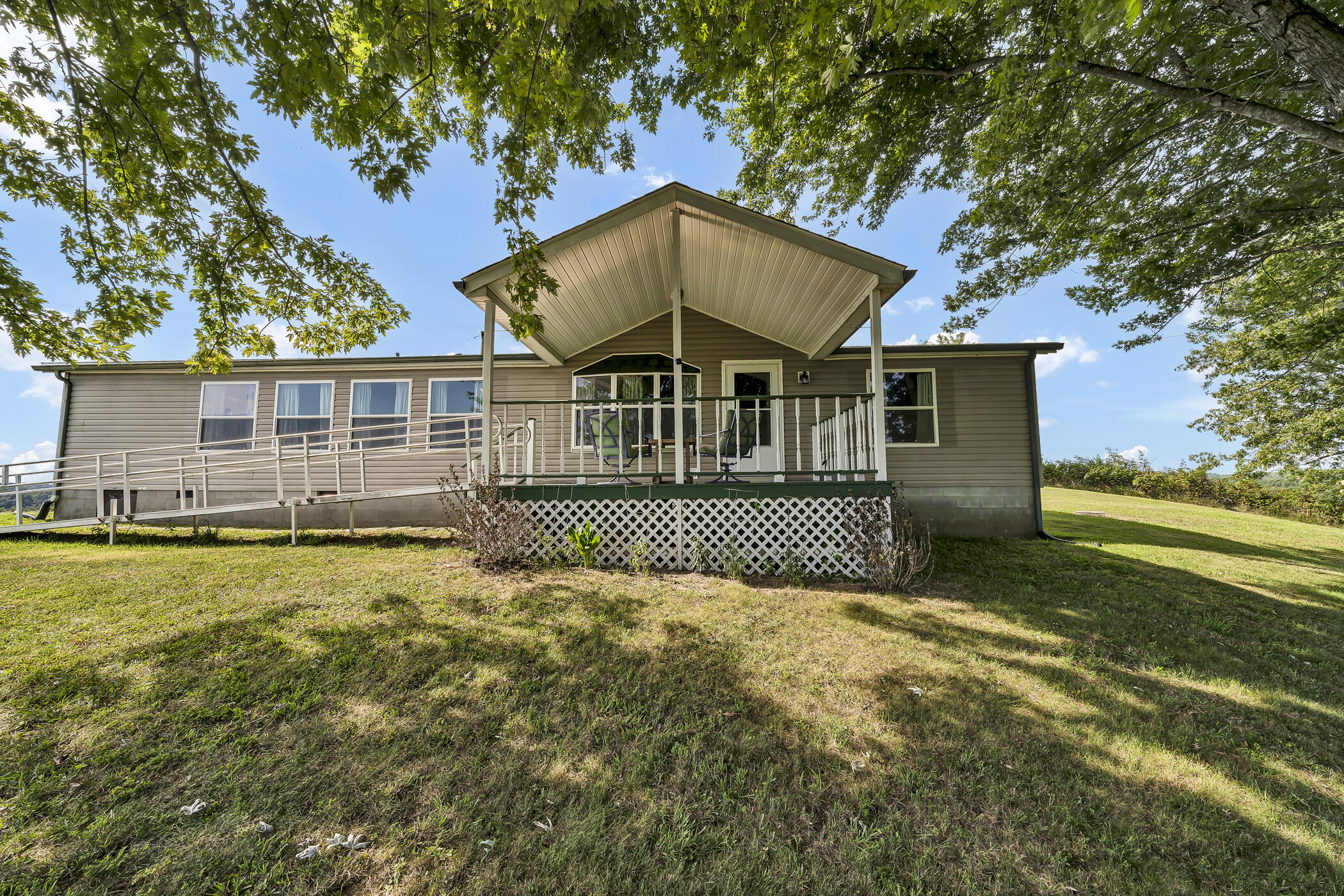 1055 Rosedale Road Morehead, KY 40351 - Photo 1 of 43 A7409472