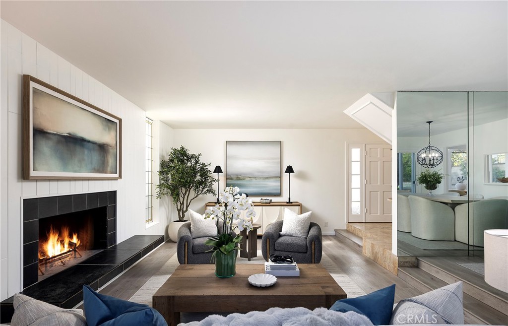 502 Kings Road Newport Beach, CA 92663 - Photo 11 of 46 Living room