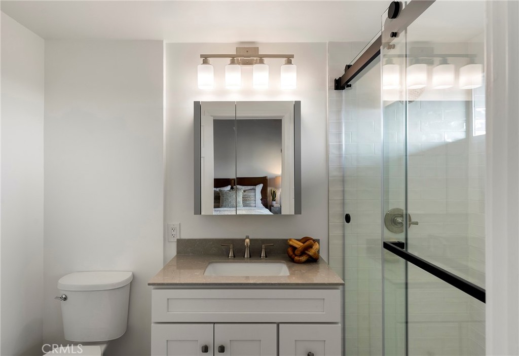 502 Kings Road Newport Beach, CA 92663 - Photo 28 of 46 Bath #3 en-suite Bedroom #4