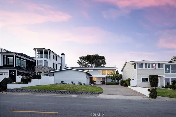 a house view with a outdoor space