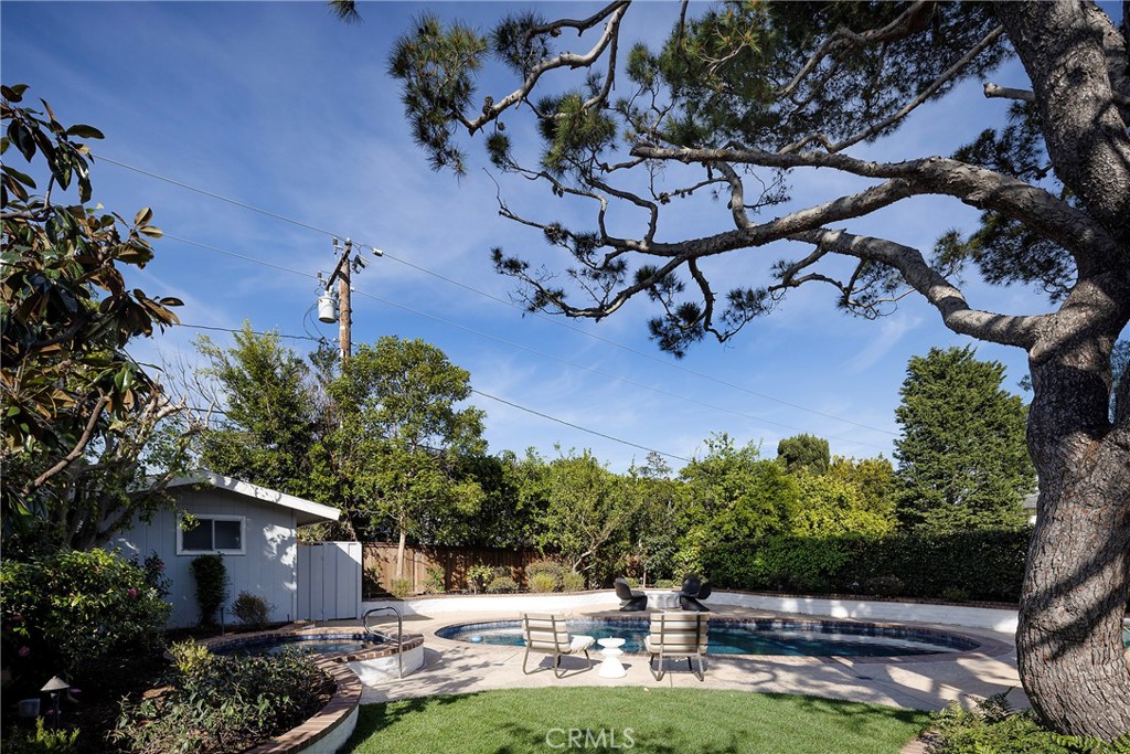 502 Kings Road Newport Beach, CA 92663 - Photo 5 of 46 Spacious 9,123 sq ft lot with pool, spa, pool cabana with 3/4 bath and mature tree