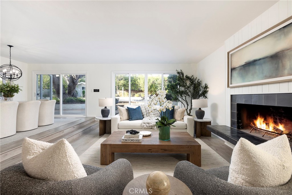 502 Kings Road Newport Beach, CA 92663 - Photo 9 of 46 Living room