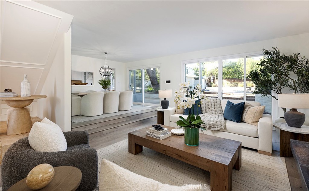502 Kings Road Newport Beach, CA 92663 - Photo 10 of 46 Living room