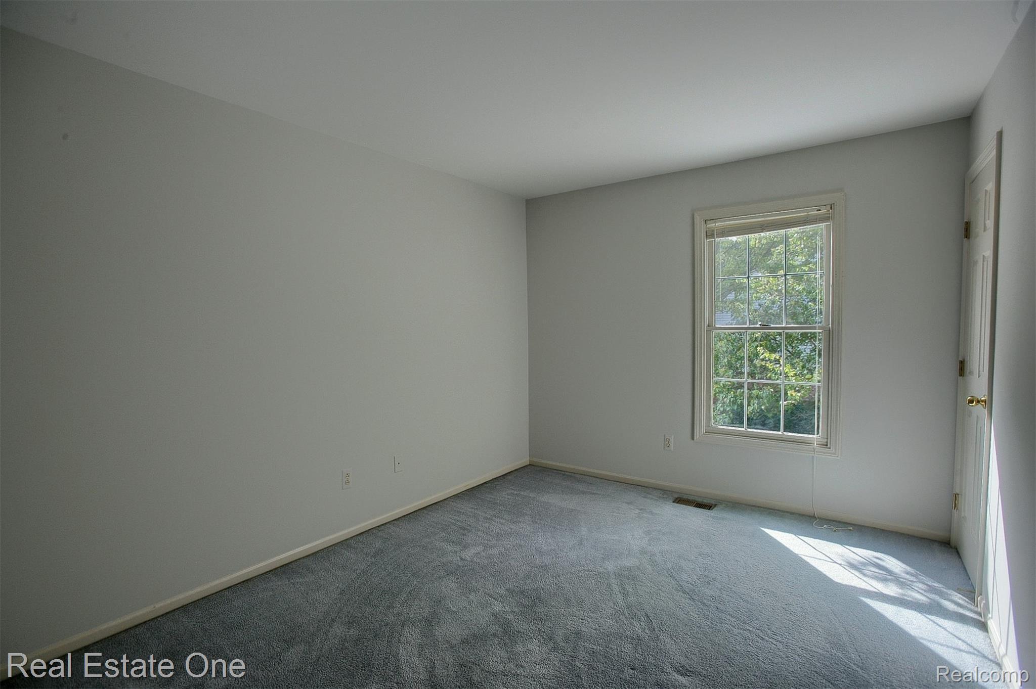 3260 Windwood Road West Bloomfield, MI 48324 - Photo 33 of 41 33-4th Bedroom.jpg