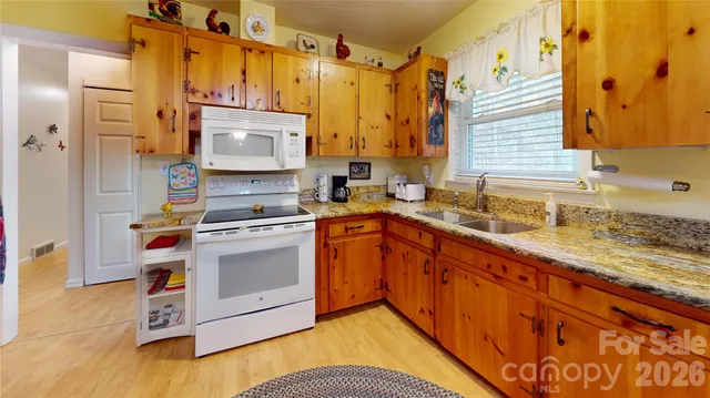 $465,000 | 979 Greenville Highway, Brevard, NC 28712