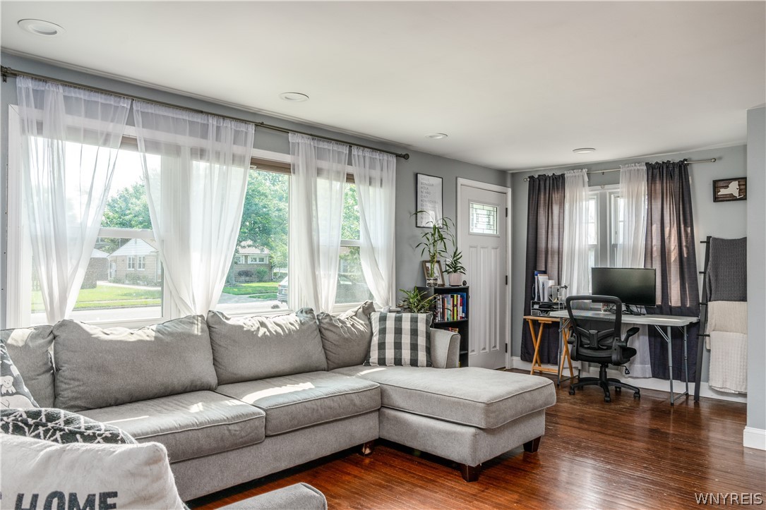 80 Mapleview Drive Amherst, NY 14226 - Photo 12 of 27 So much natural light