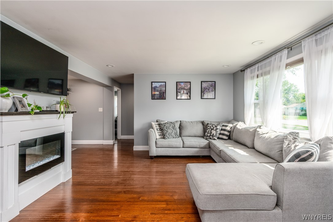 80 Mapleview Drive Amherst, NY 14226 - Photo 15 of 27 Hardwood floors