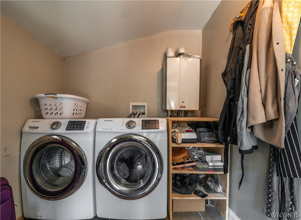 80 Mapleview Drive Amherst, NY 14226 - Photo 23 of 27 Laundry/storage/ mudroom