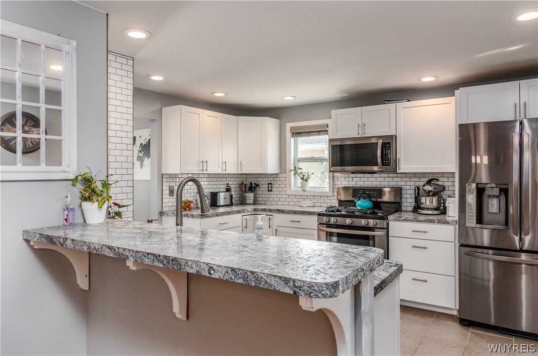 80 Mapleview Drive Amherst, NY 14226 - Photo 8 of 27 Breakfast bar