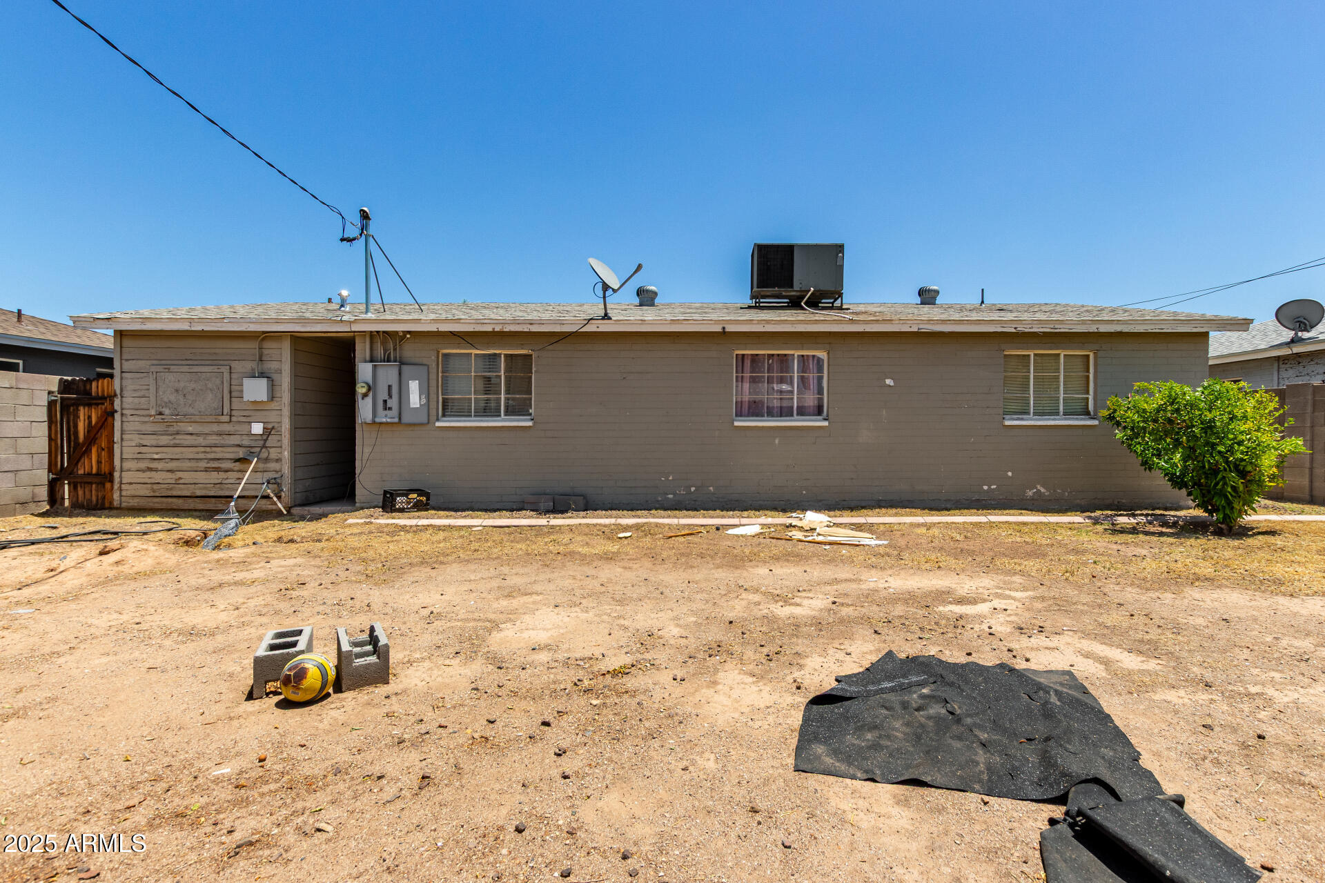 3152 North 24th Drive Phoenix, AZ 85015 - Photo 23 of 28 a view of a terrace