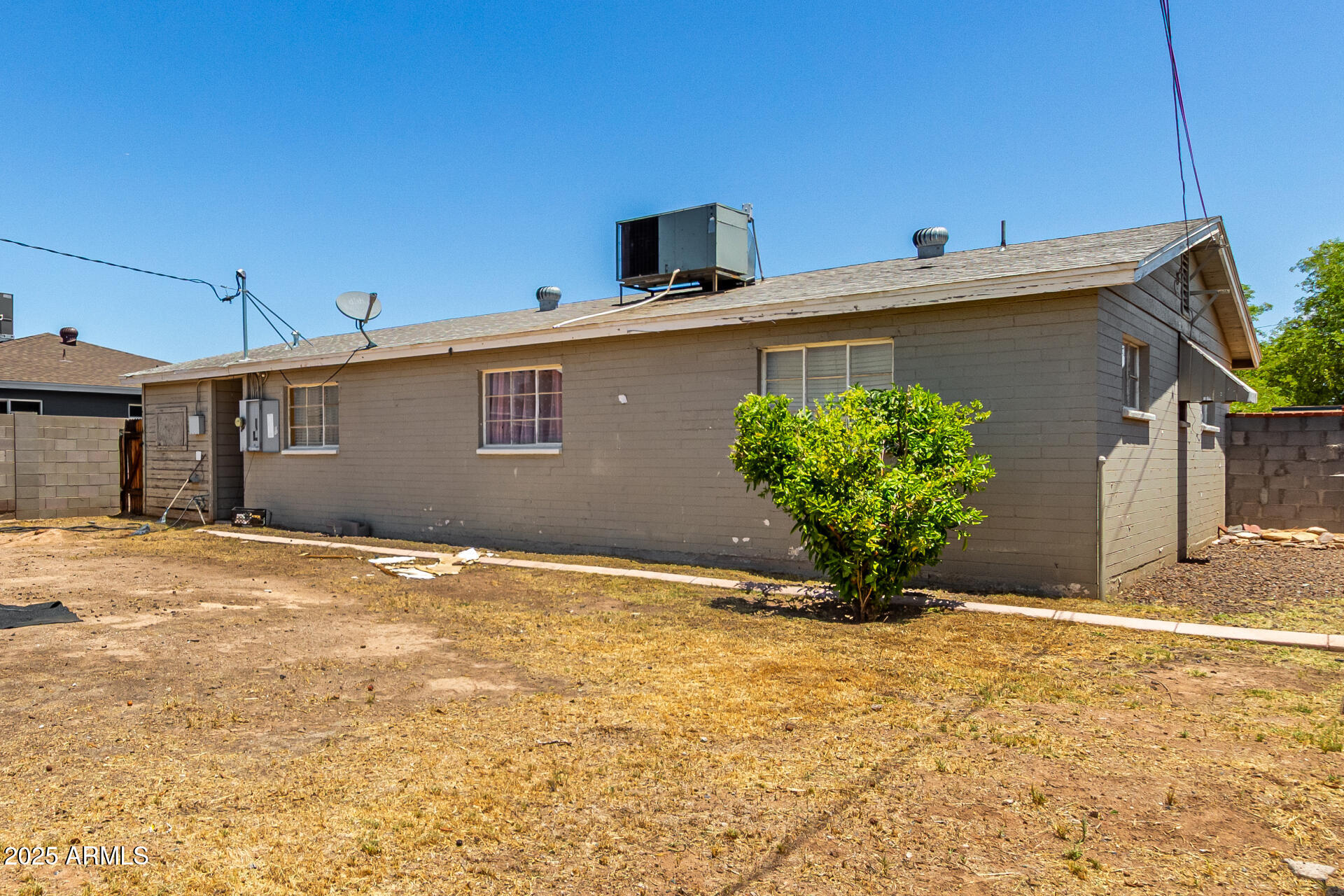 3152 North 24th Drive Phoenix, AZ 85015 - Photo 26 of 28 a view of a house with a yard