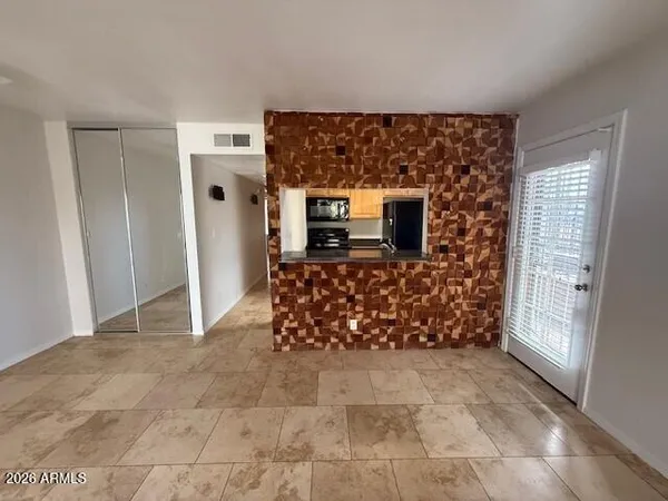 a view of entryway with livingroom