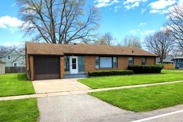 $2,500 | 319 North Lord Avenue, Carpentersville, IL 60110