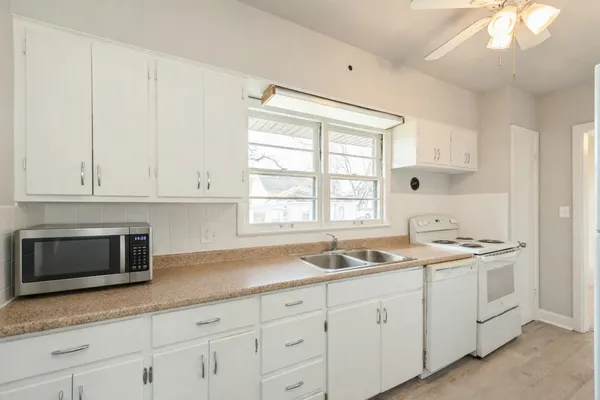 $2,500 | 319 North Lord Avenue, Carpentersville, IL 60110